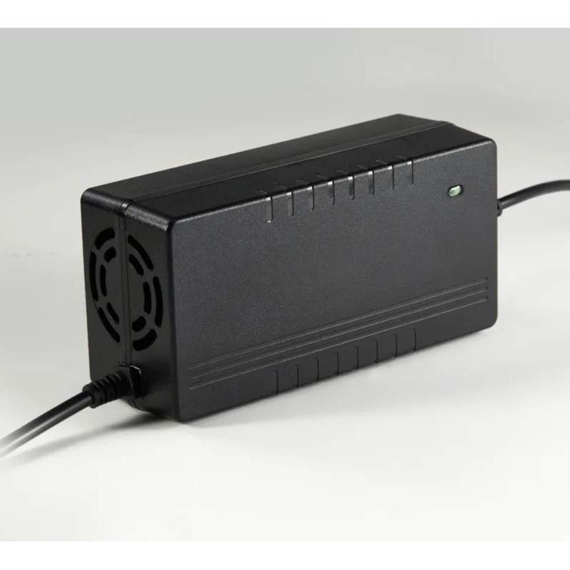 Caricabatterie rapido per scooter elettrico Xiaomi Scooter 4 Ultra: riduce i tempi di ricarica.  - 1 Caricabatterie rapido per s